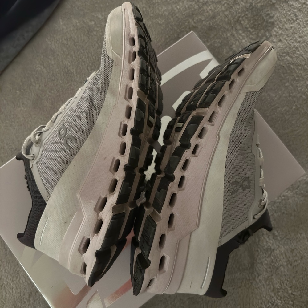 On Running Cloud Sneakers in Gray White and White